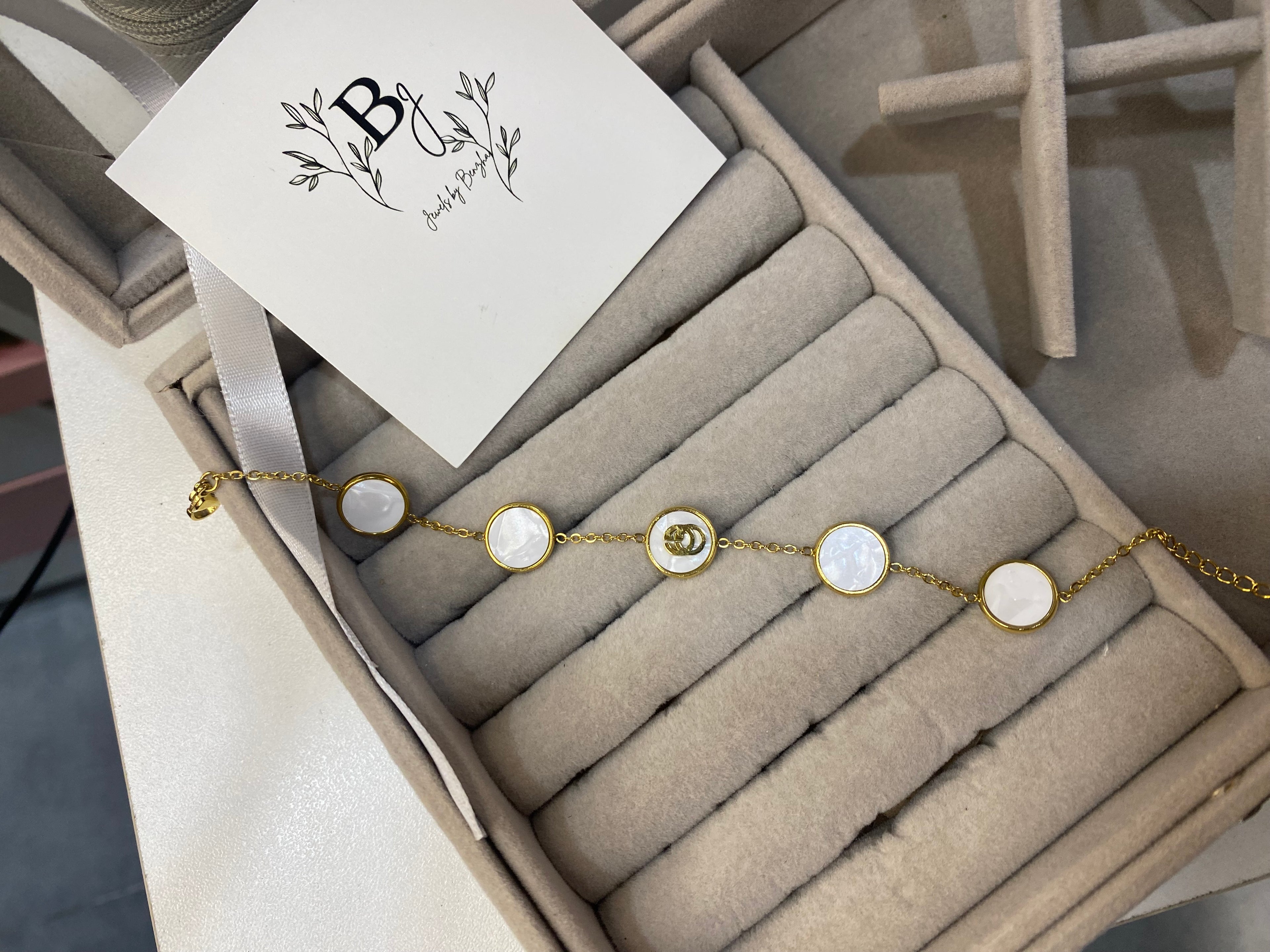 White gucci bracelet