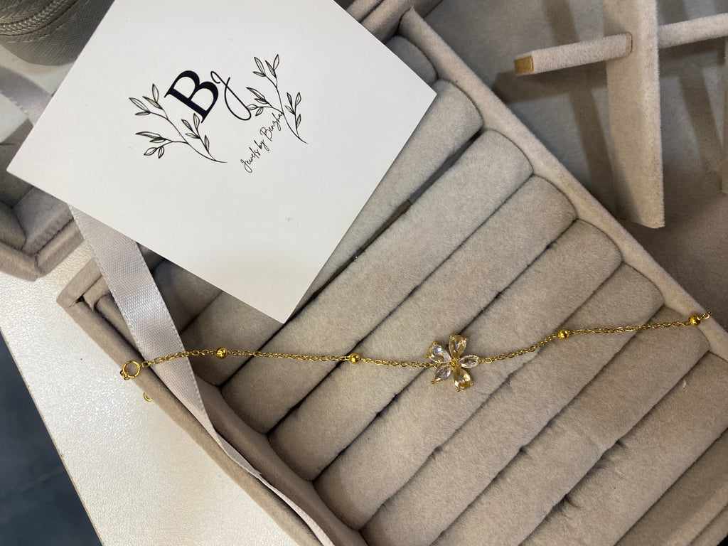 Flower zircon bracelet