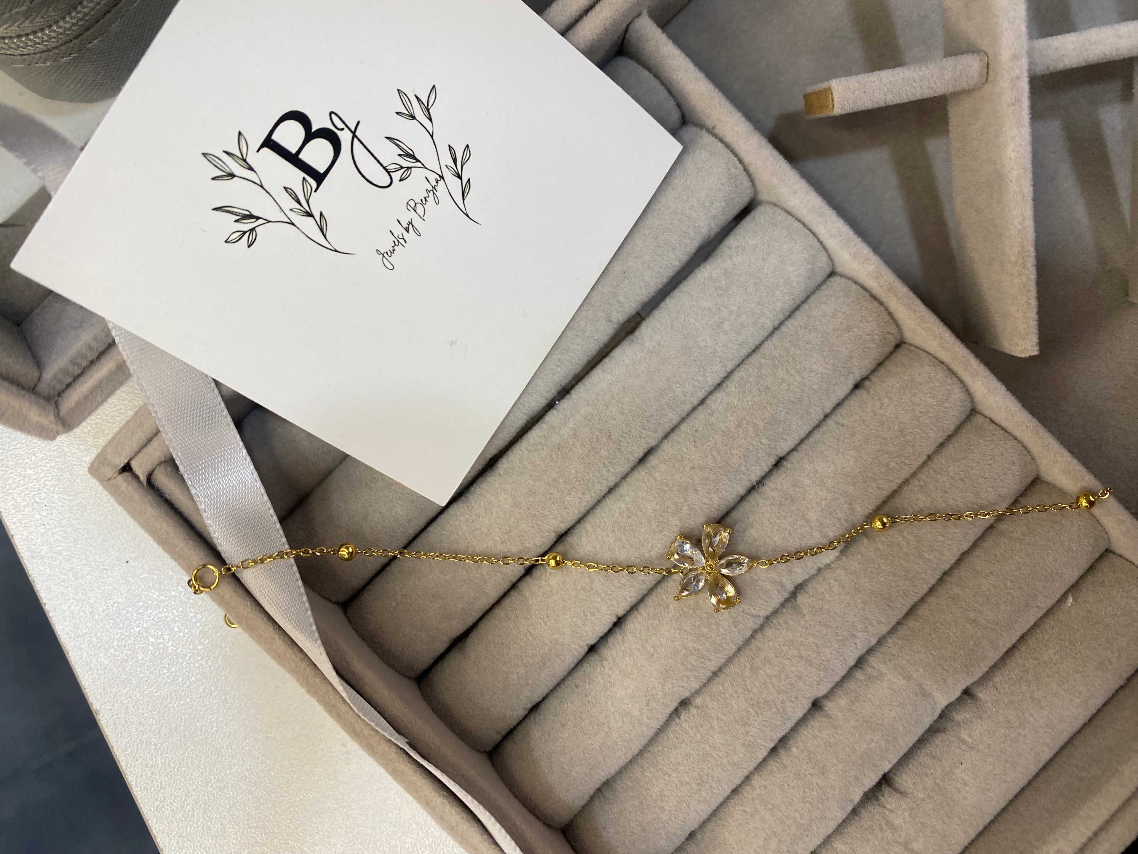 Flower zircon bracelet