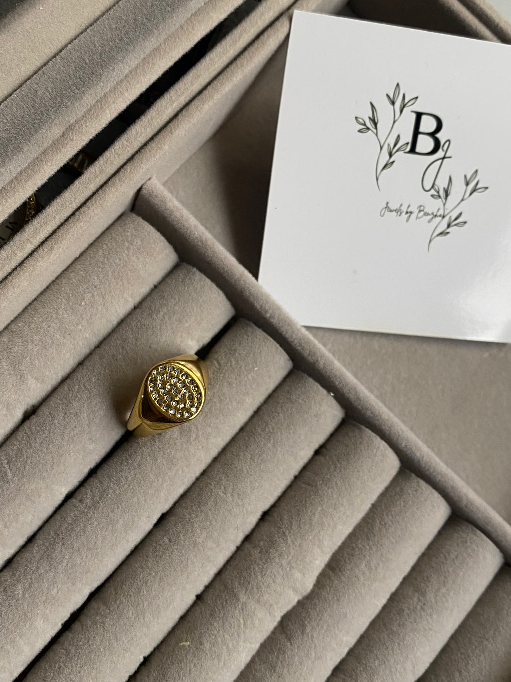 Signature ring