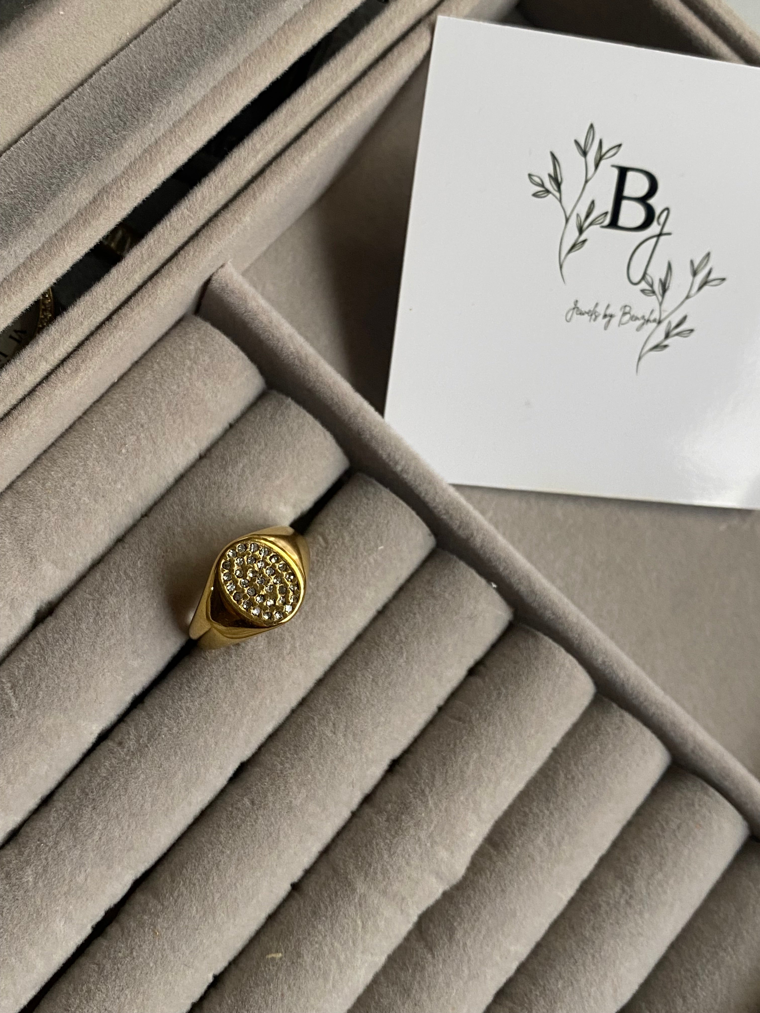 Signature ring