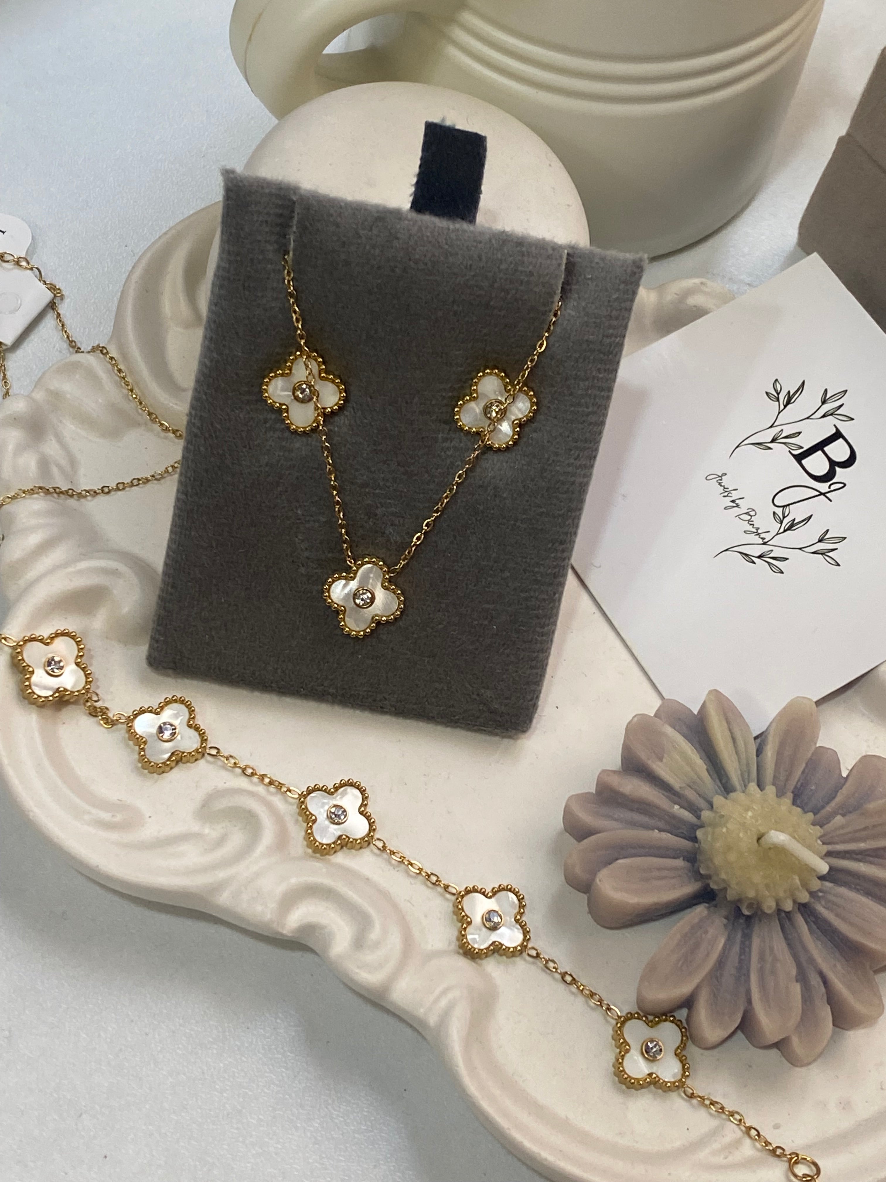 White Clover set(studs,necklace,bracelet)