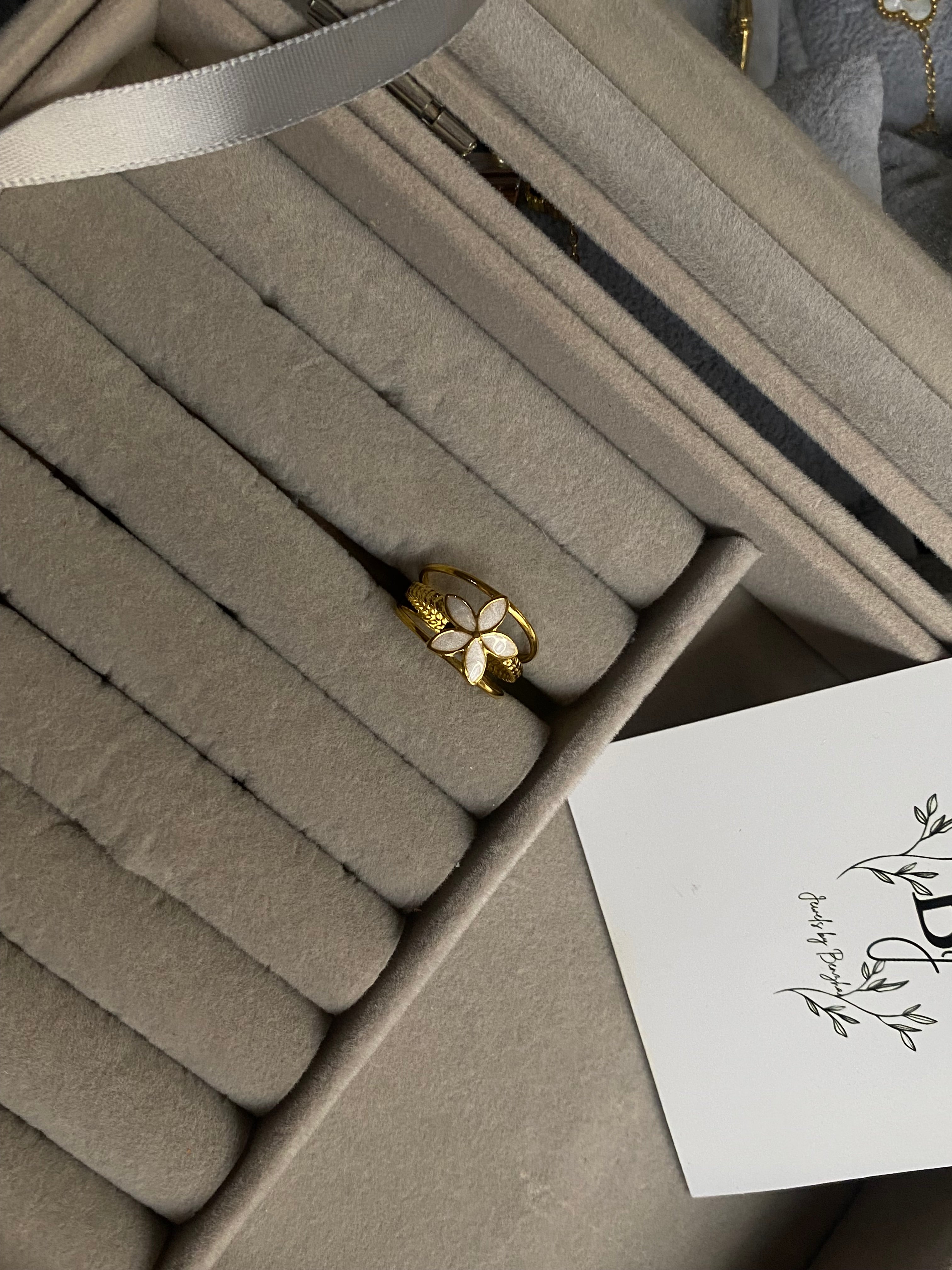 White flower ring
