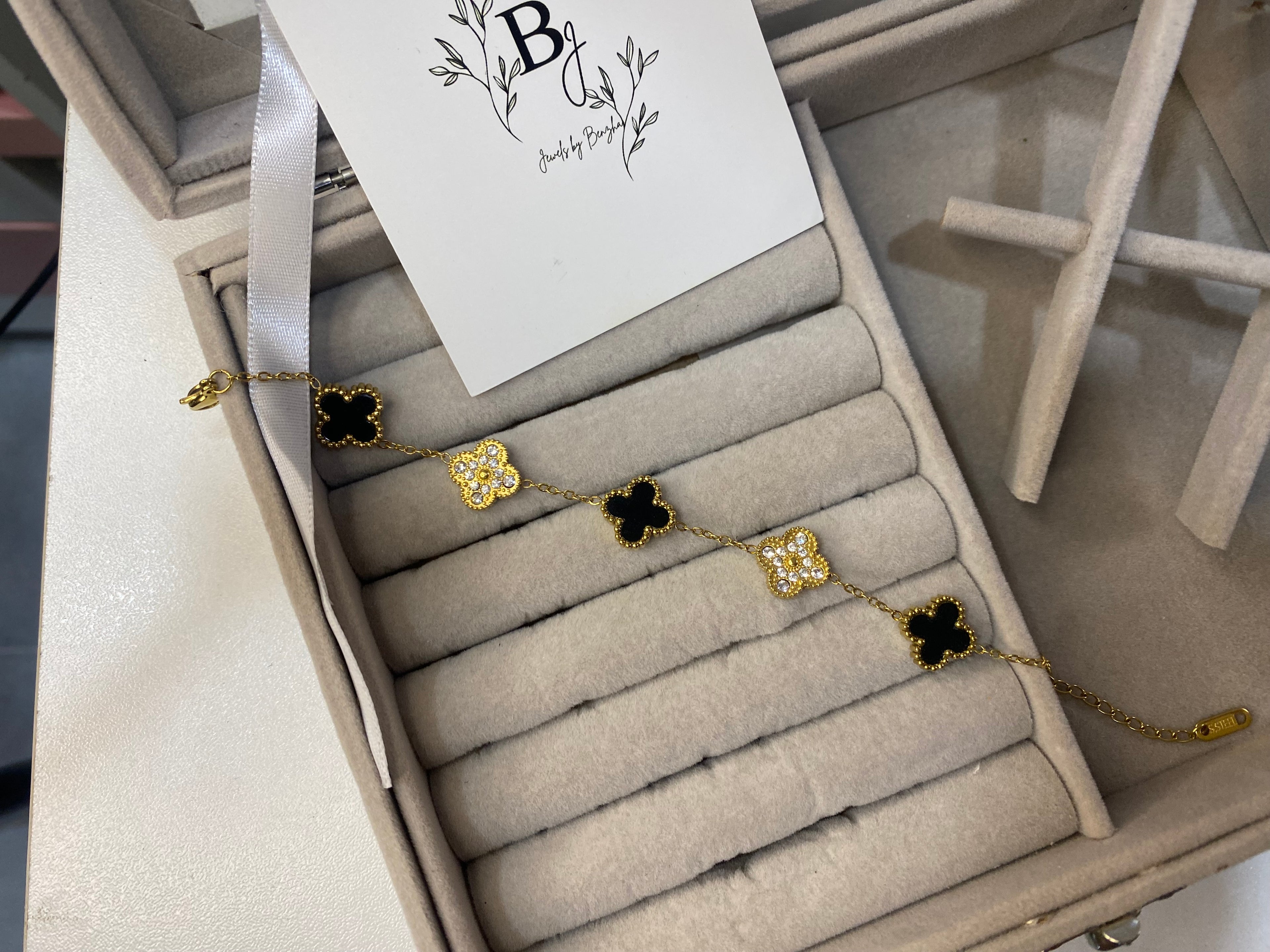 Signature Black and golden Clover