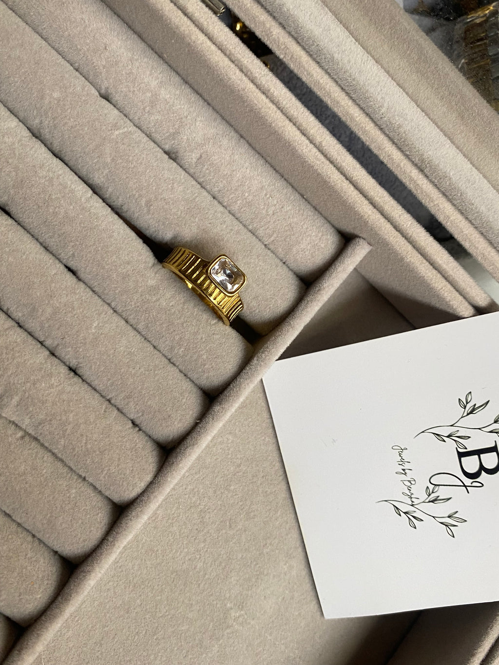 Ring with crystal