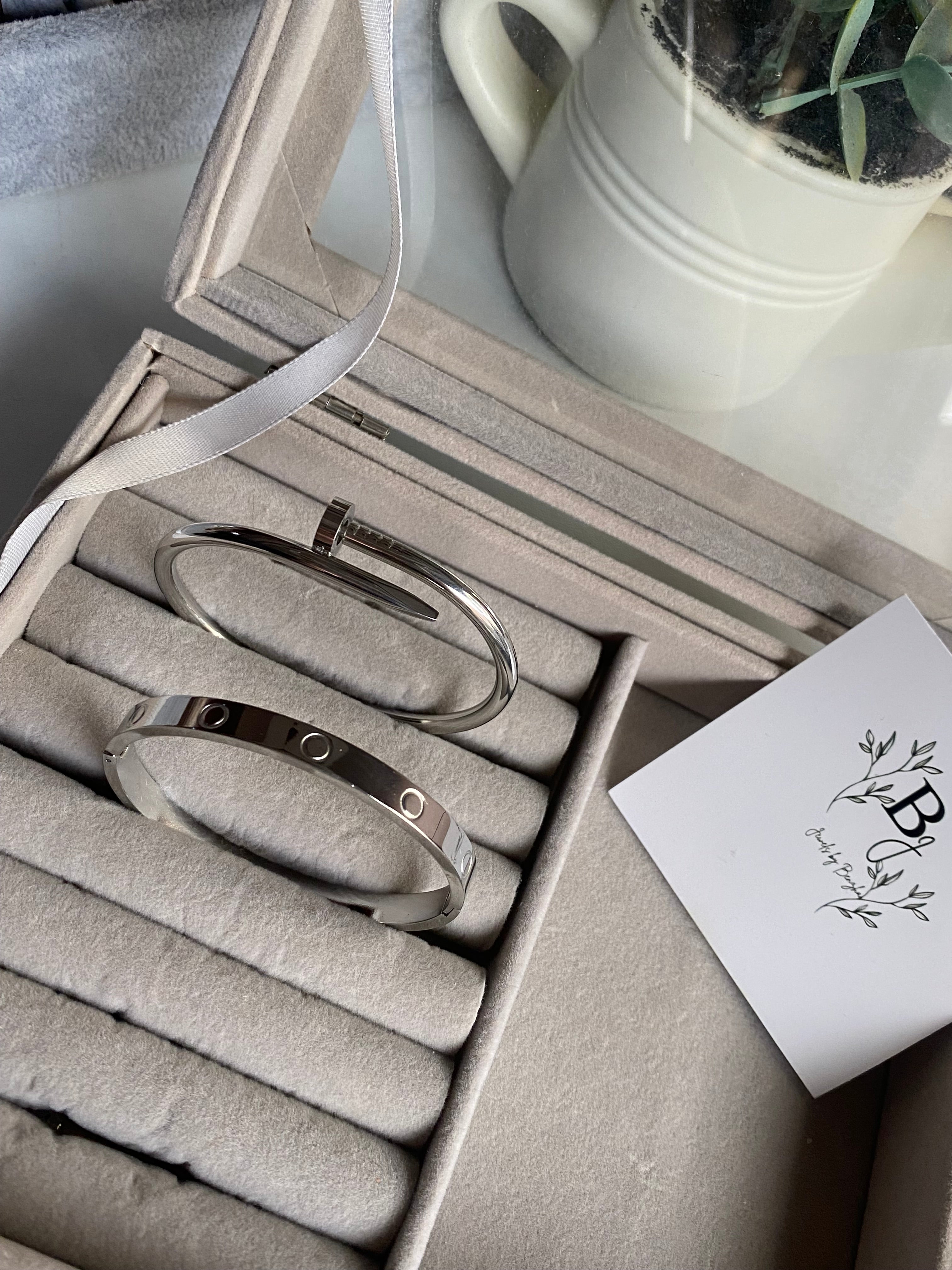 Silver Cartiers handcuffs set