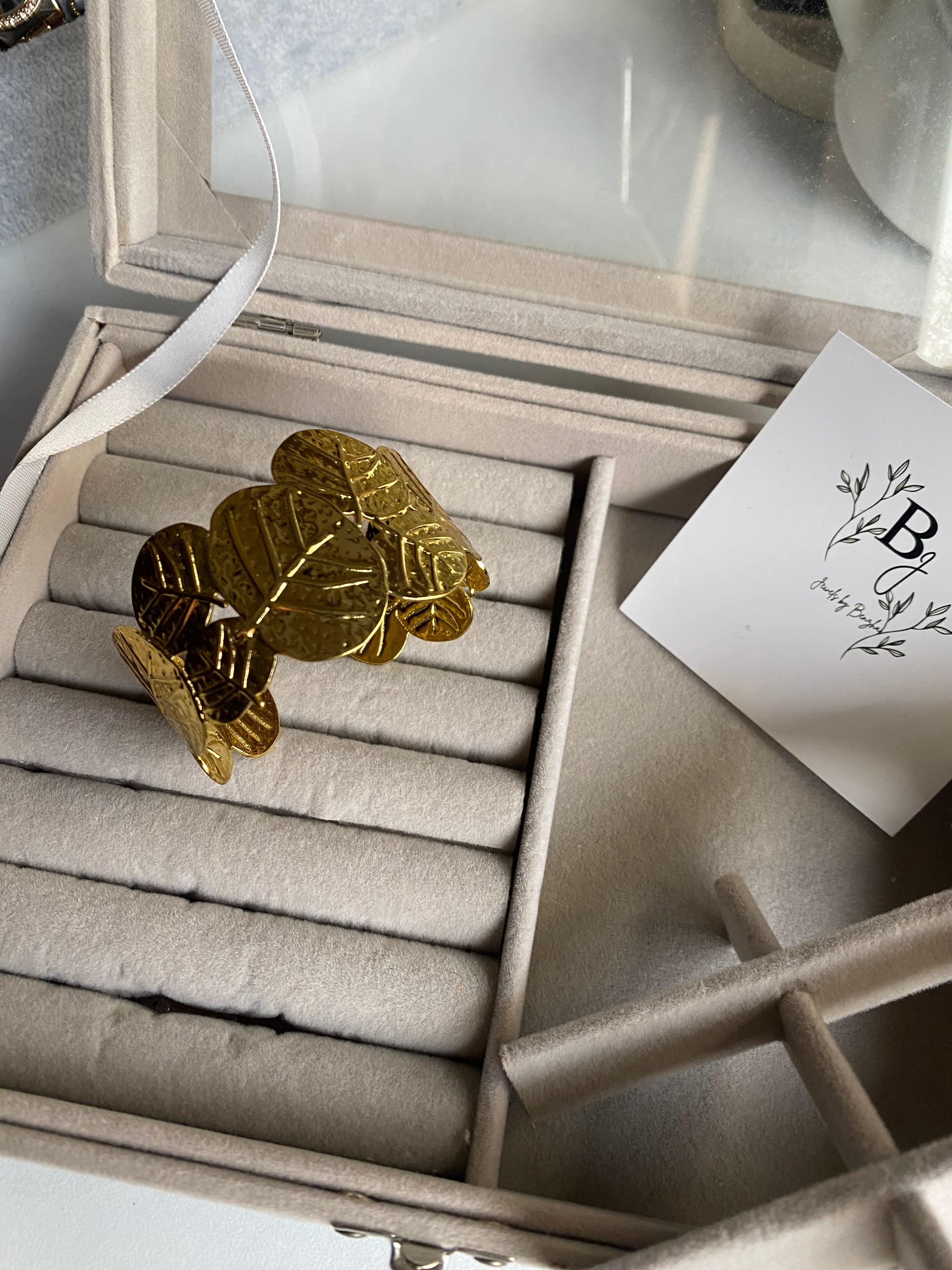 Handcuffs leaf golden