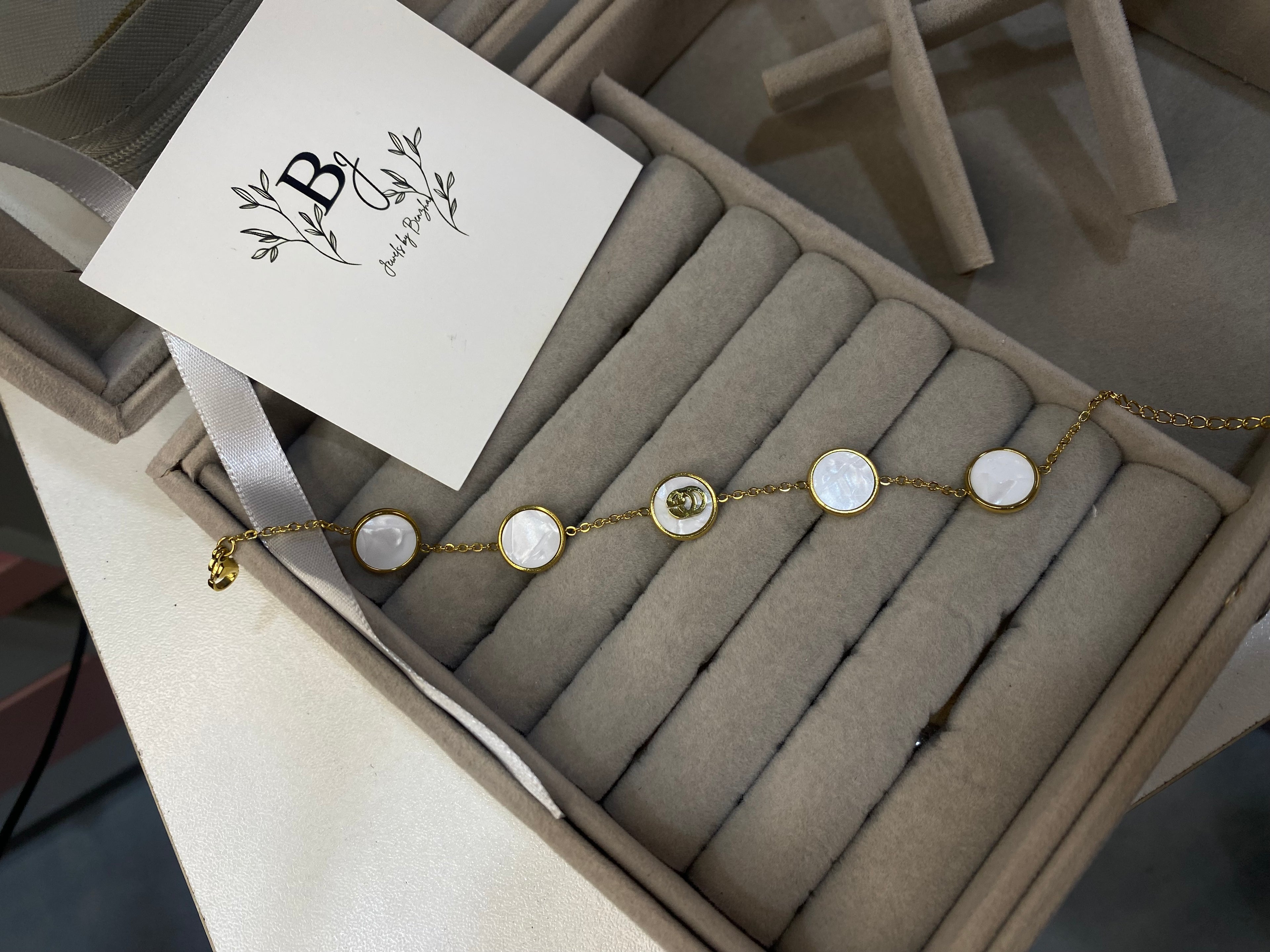 White gucci bracelet