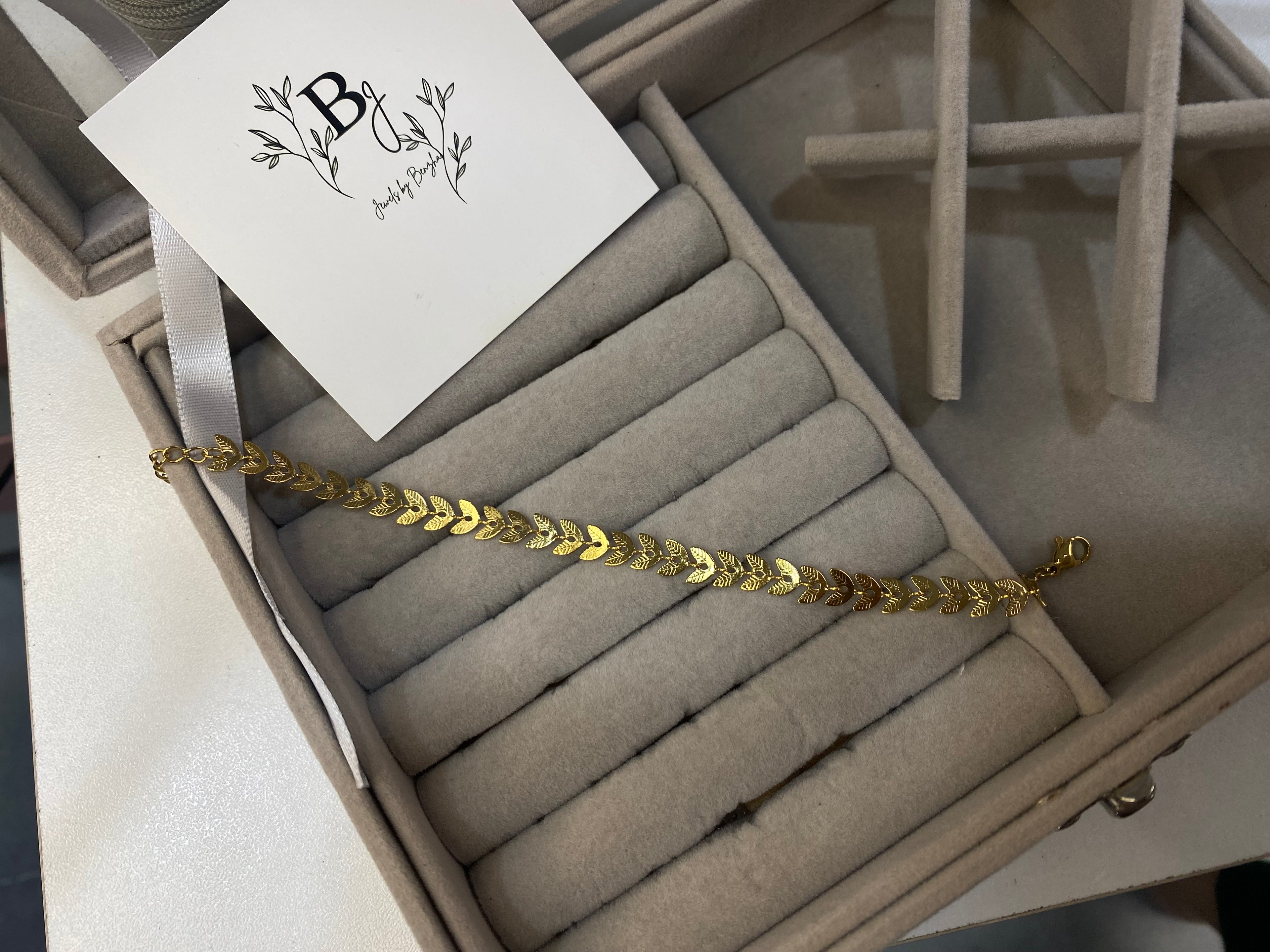 Golden leaf feet chain(payal)
