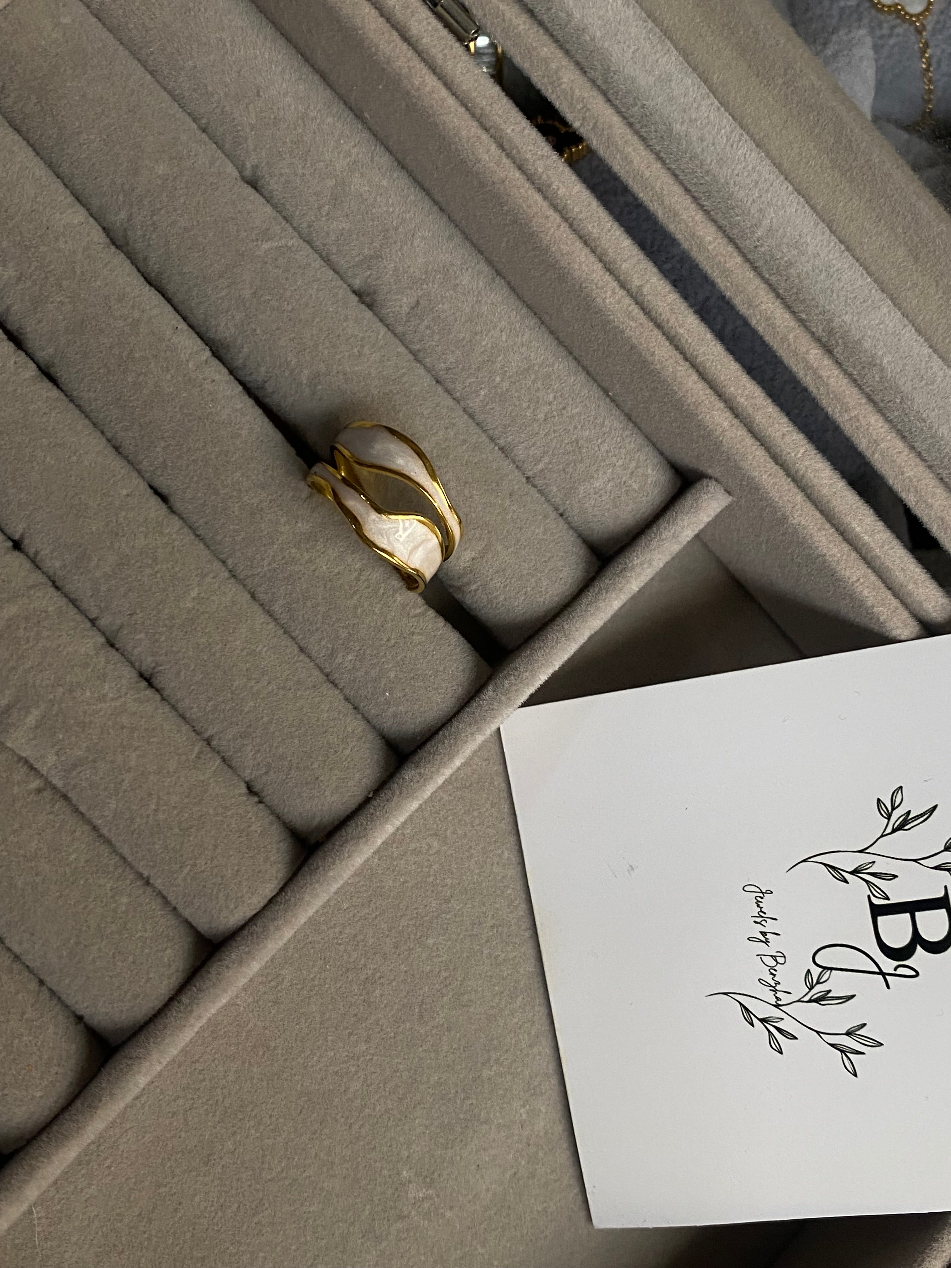 Ring white