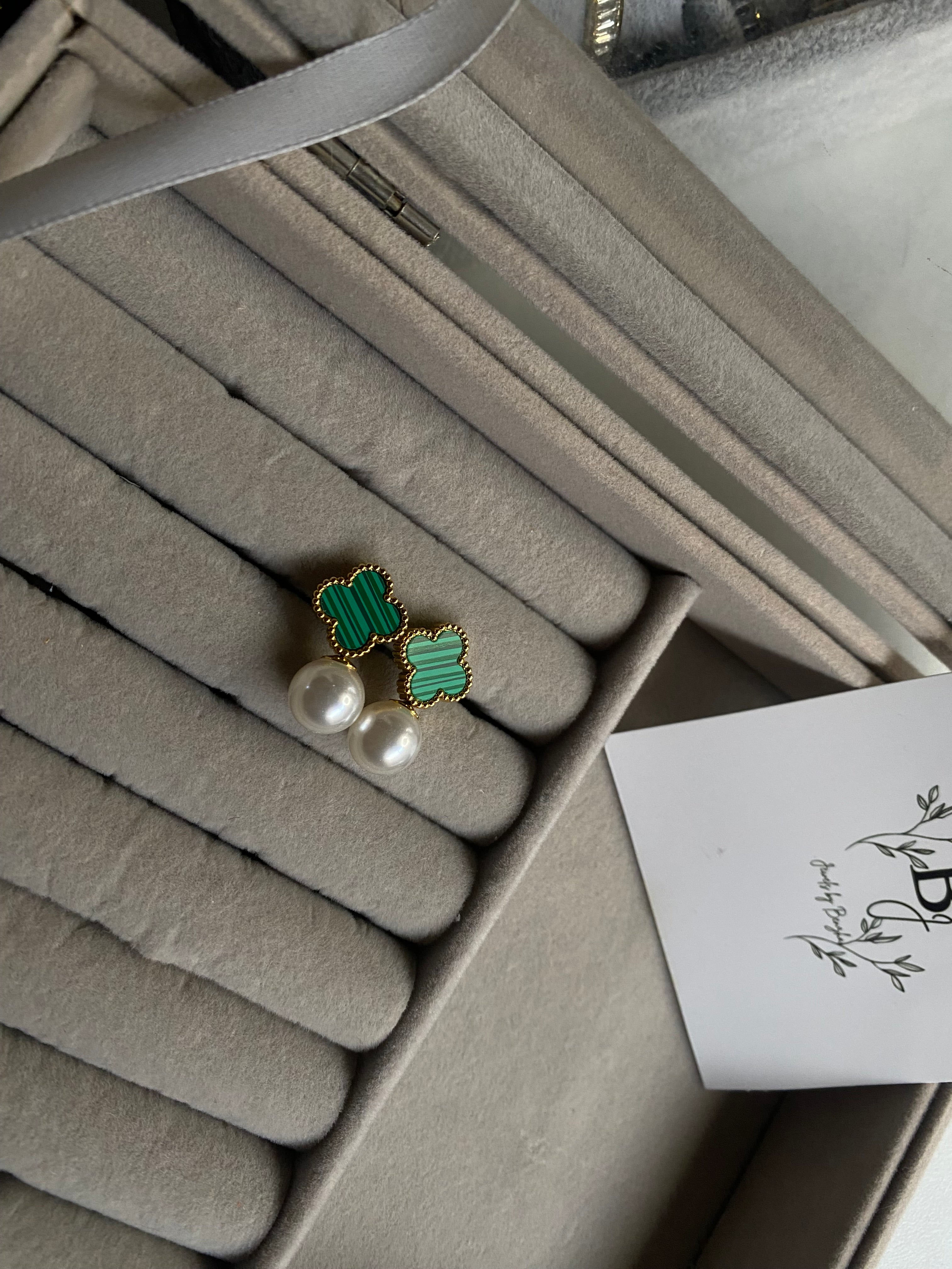 Green clover studs with pearl