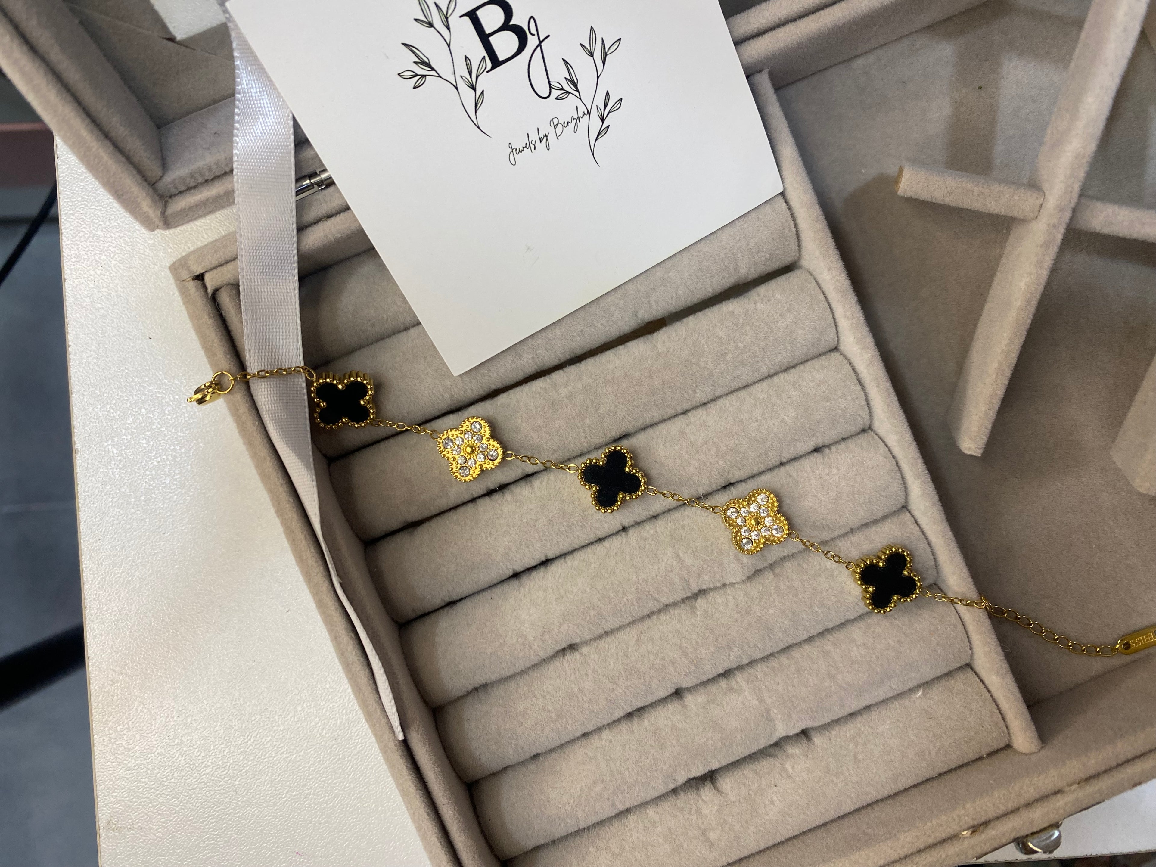 Signature Black and golden Clover