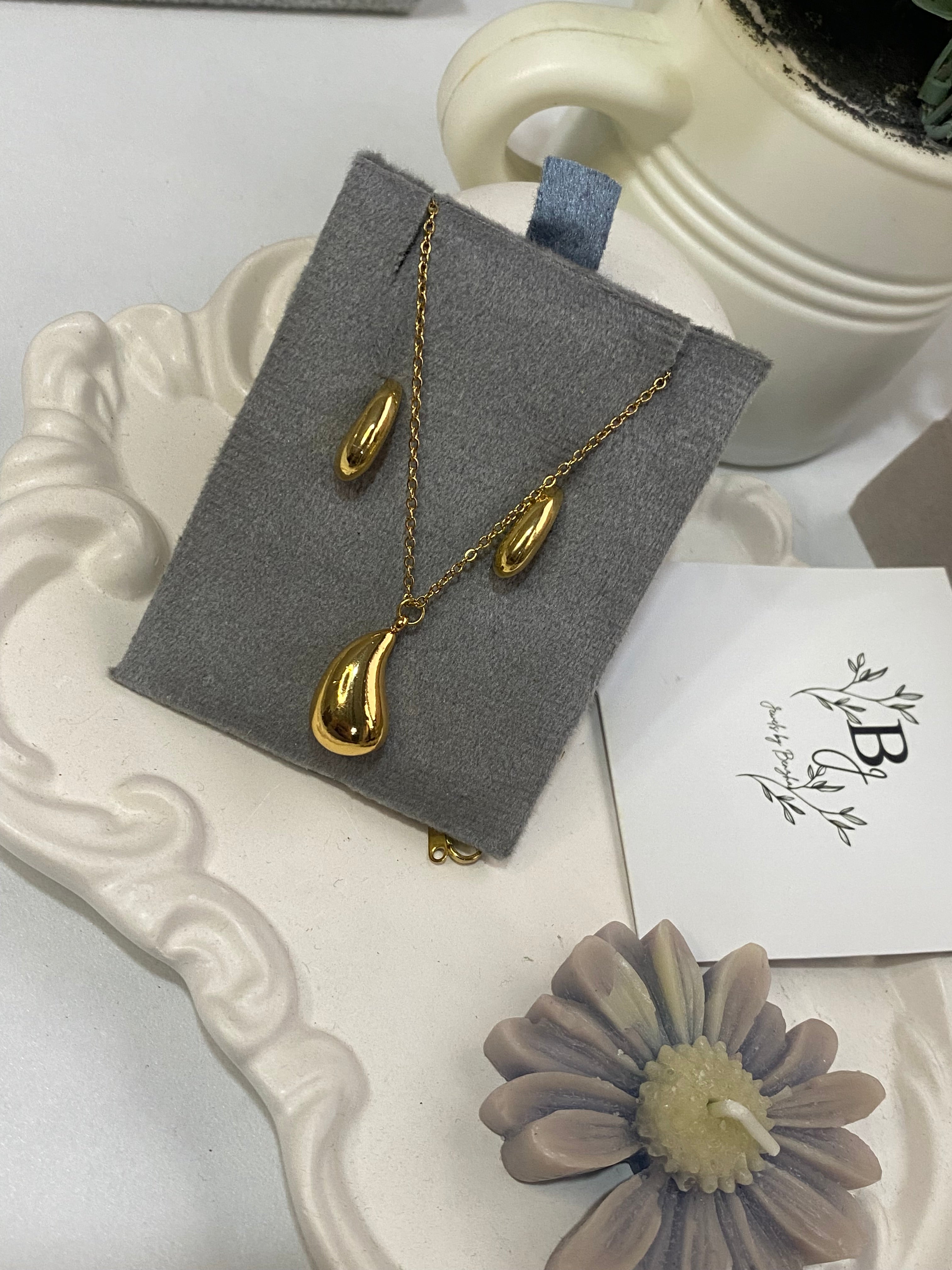 Elegant set