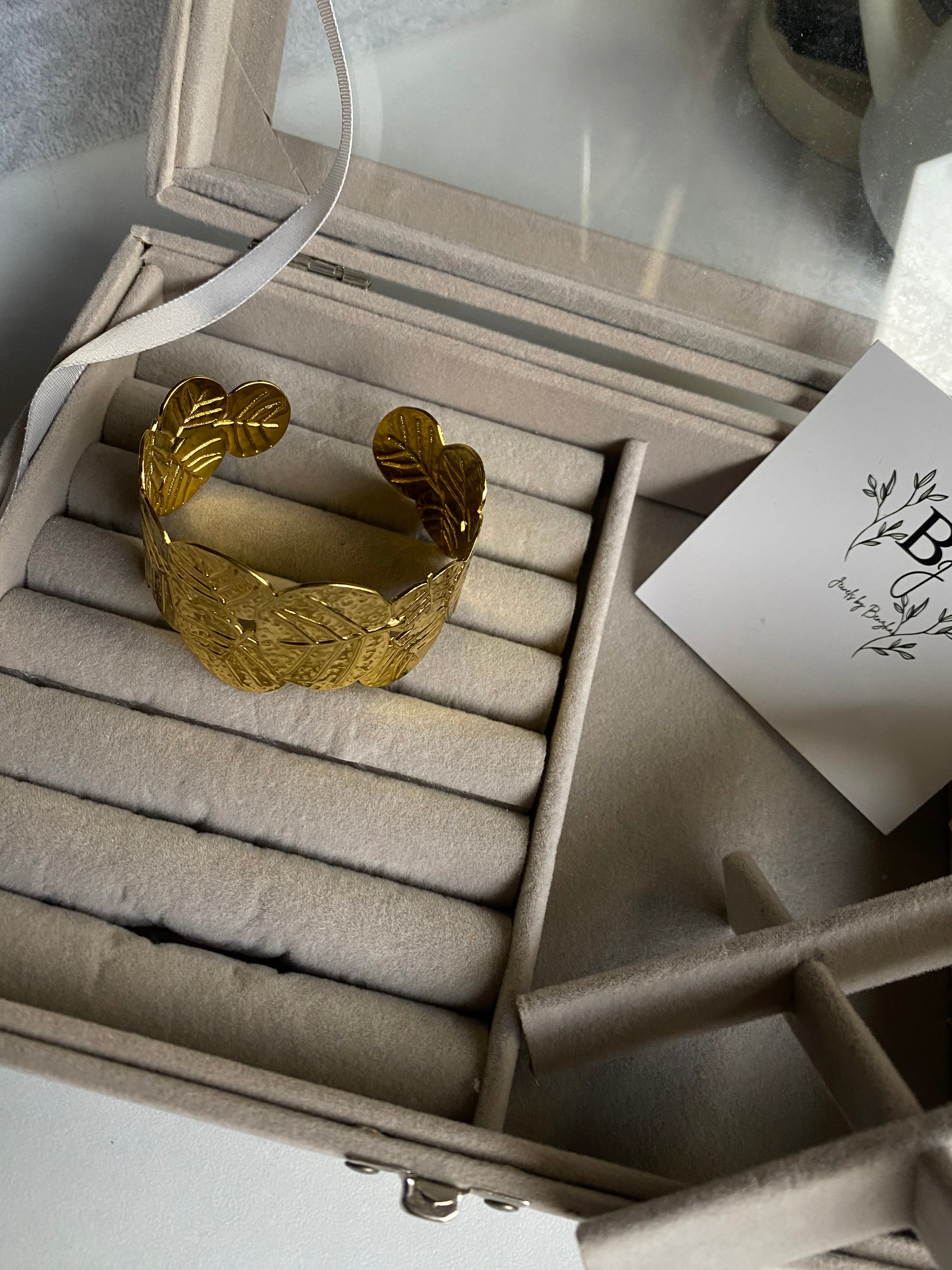 Handcuffs leaf golden