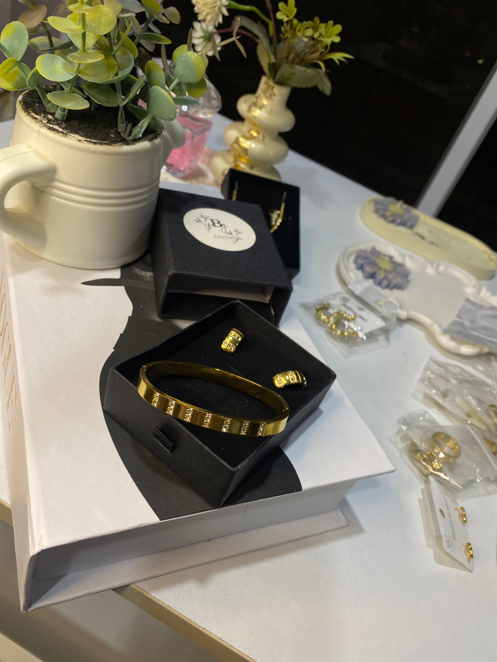Set of handcuff and earrings