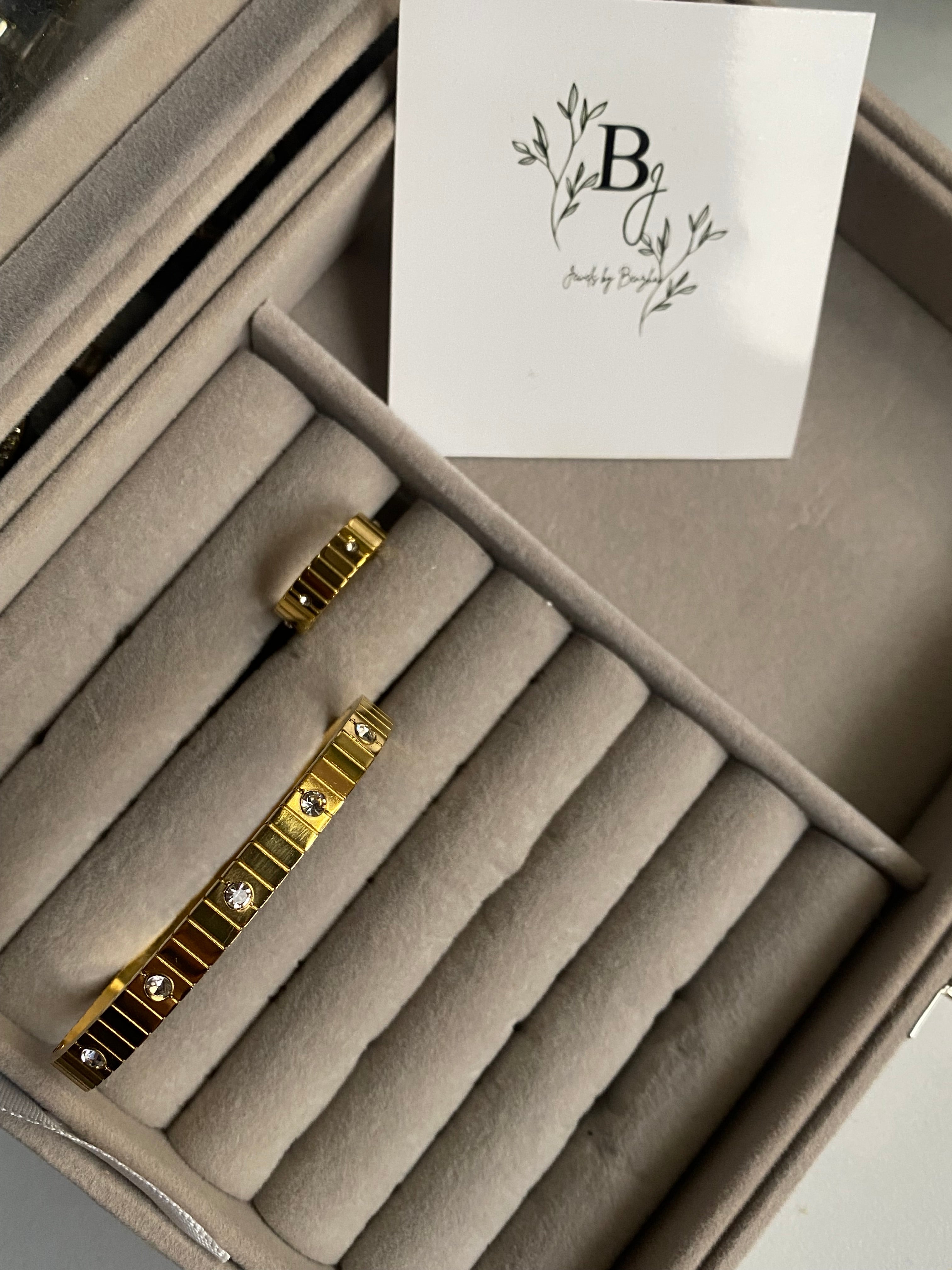 Handcuff and ring set