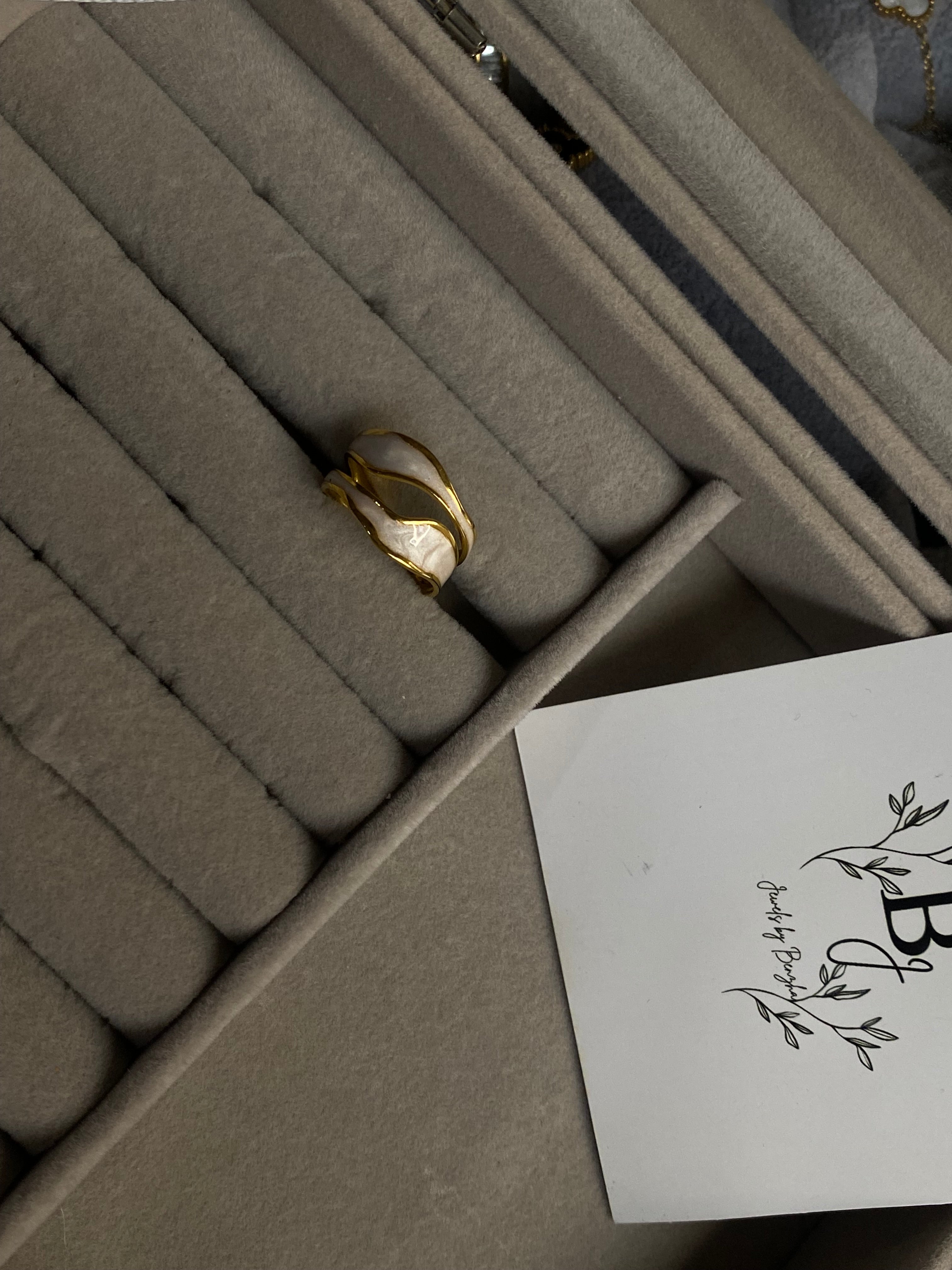 Ring white
