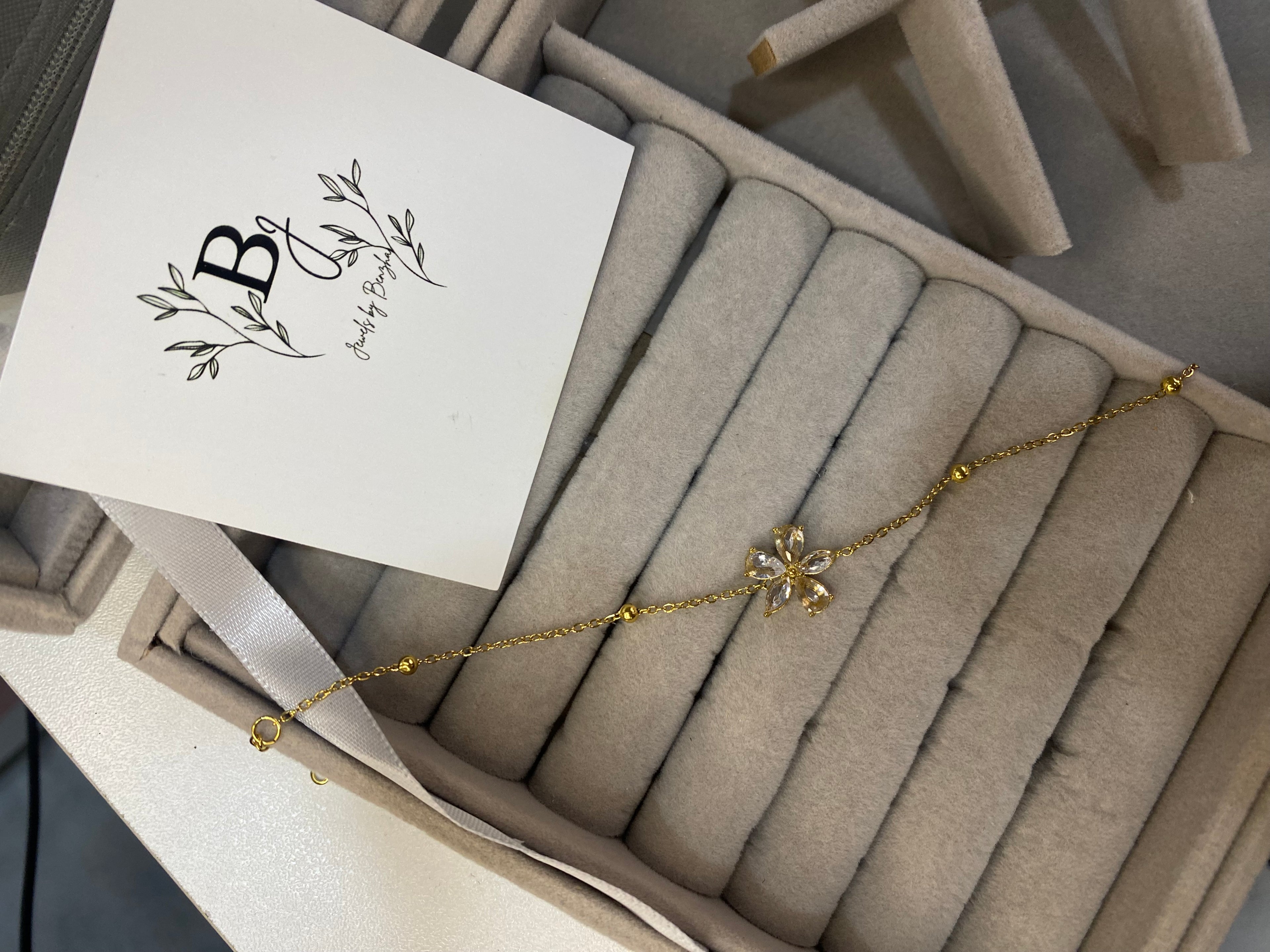 Flower zircon bracelet