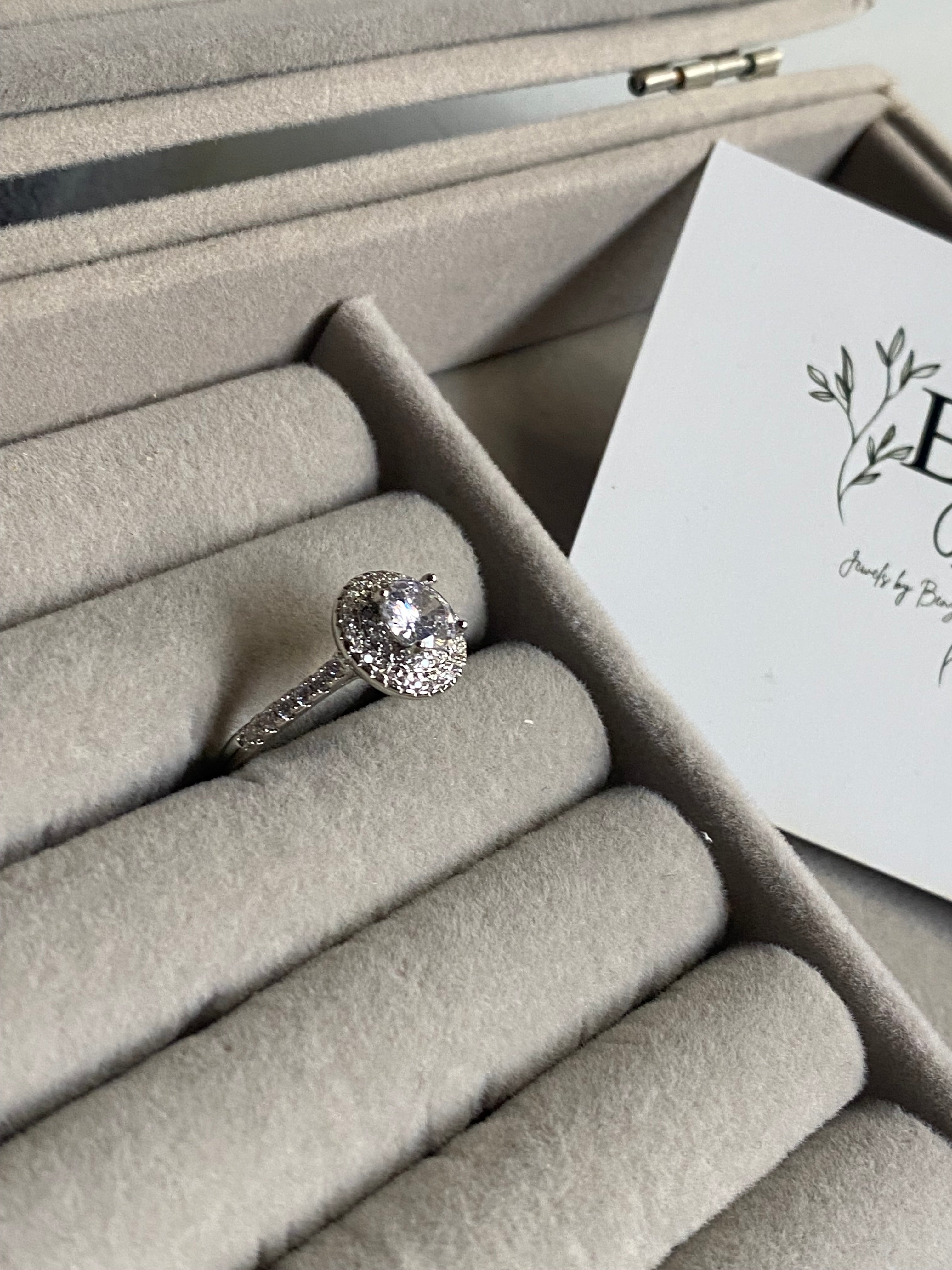 Royal silver zirconia ring