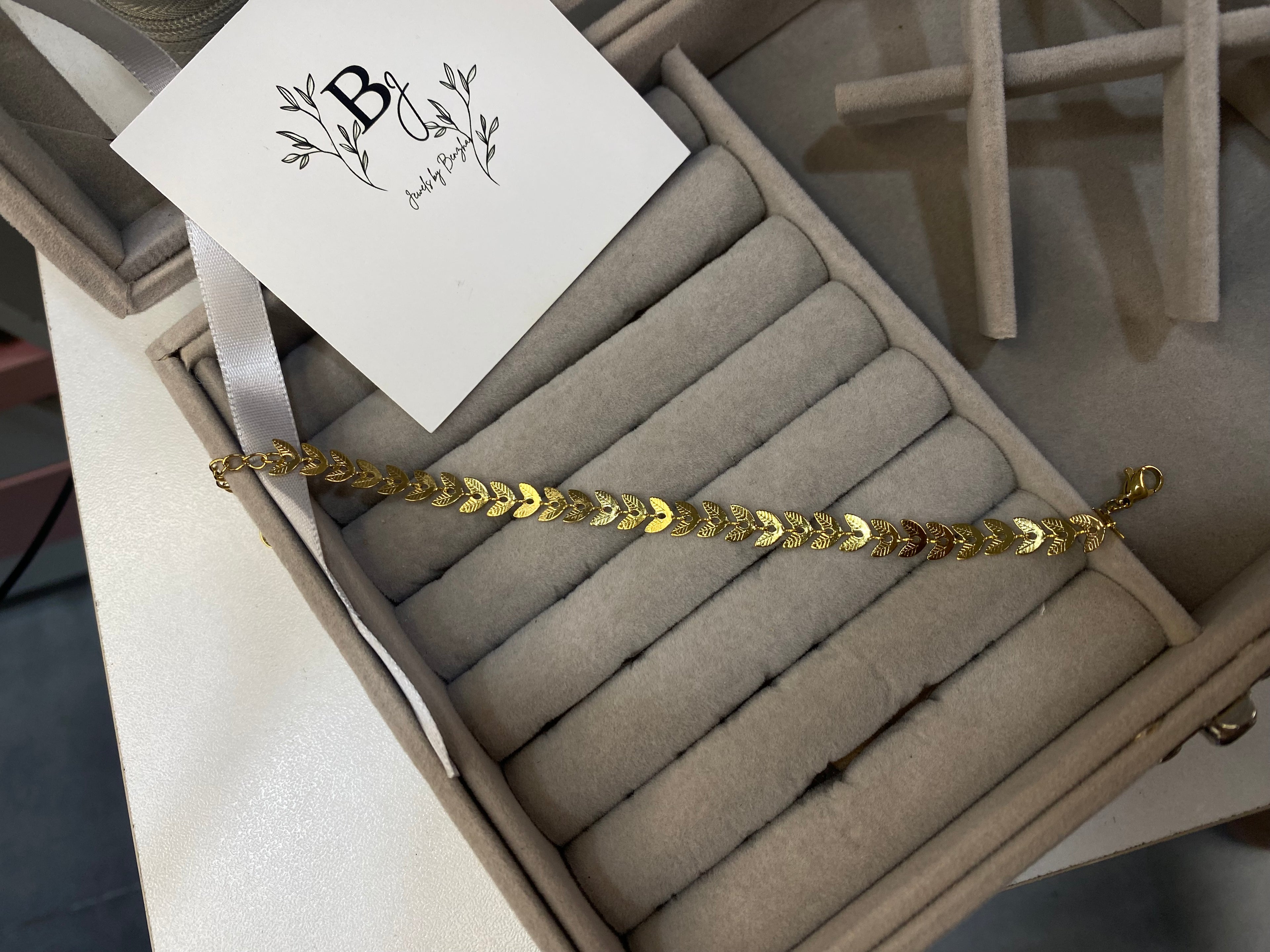 Golden leaf feet chain(payal)