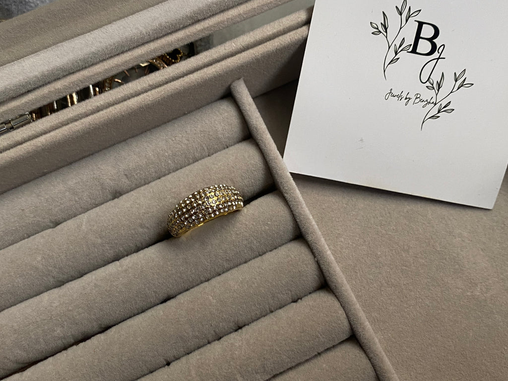Royal Design ring