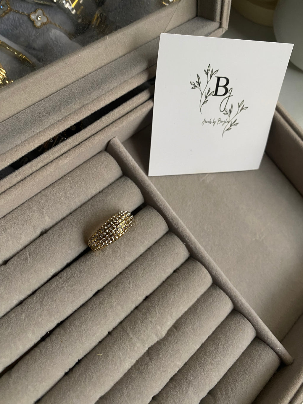 Royal Design ring