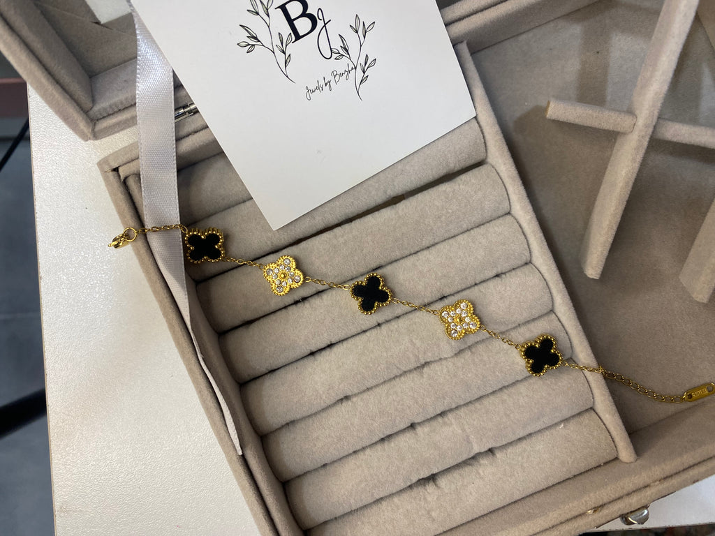 Signature Black and golden Clover
