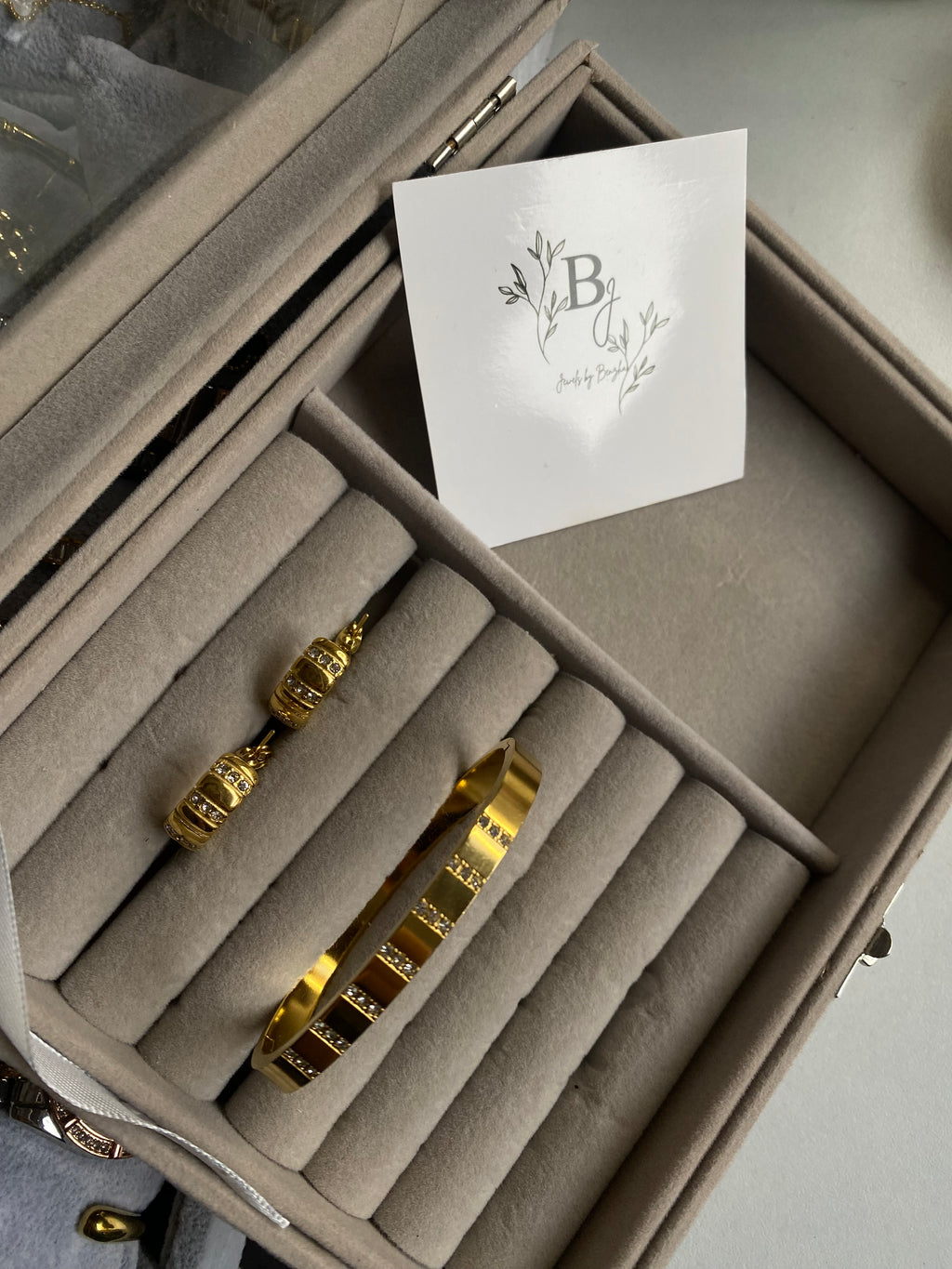 Handcuff and earrings set