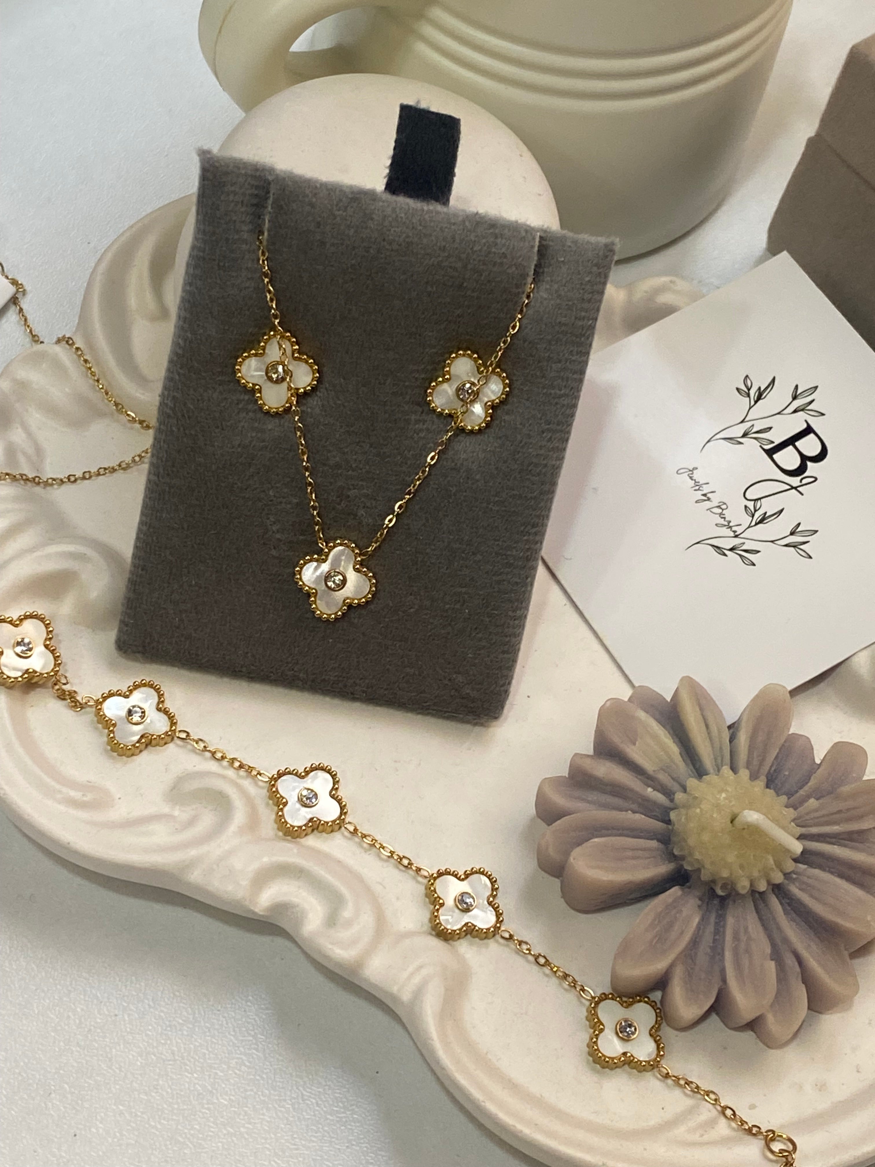 White Clover set(studs,necklace,bracelet)