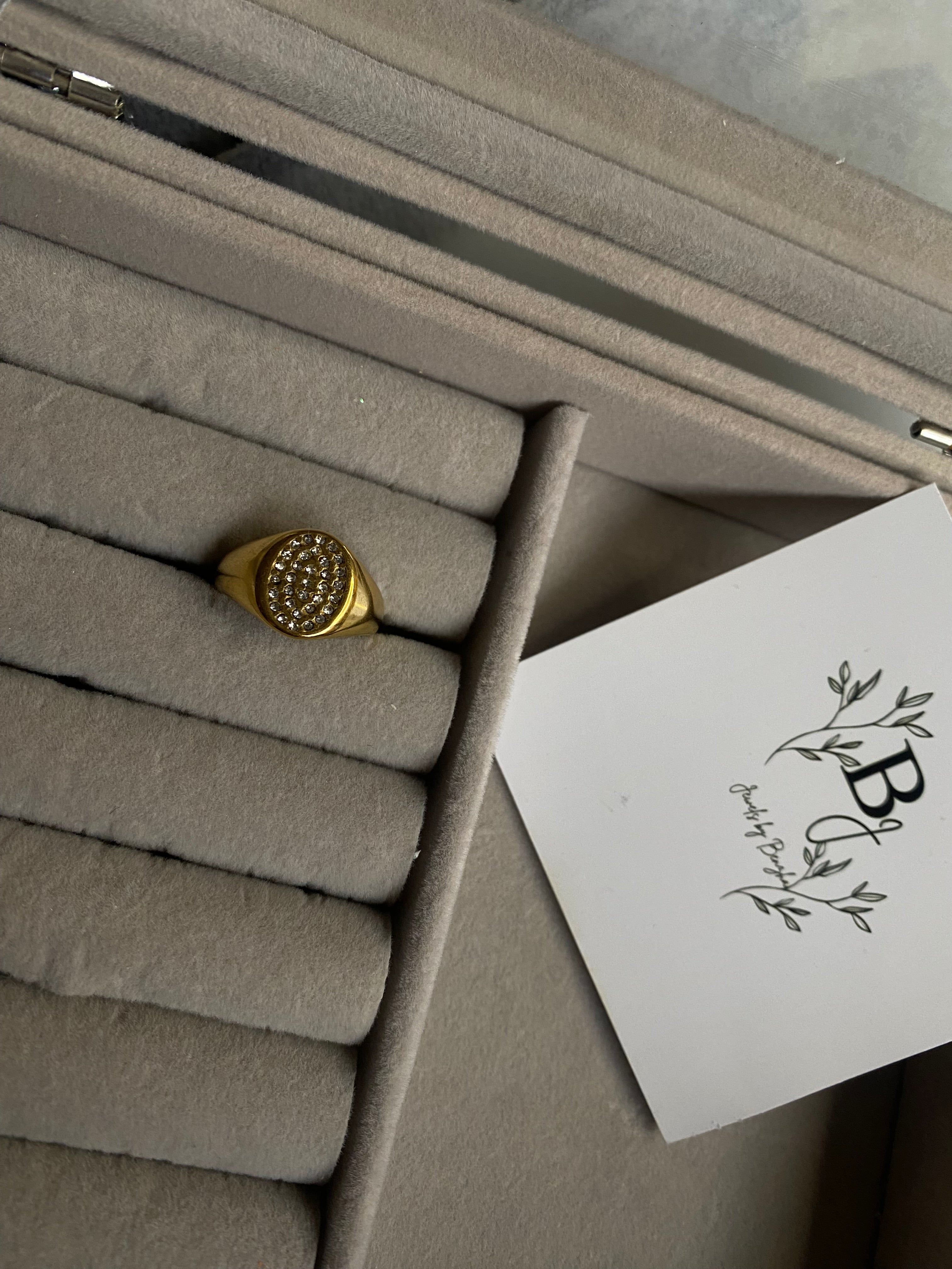 Signature ring