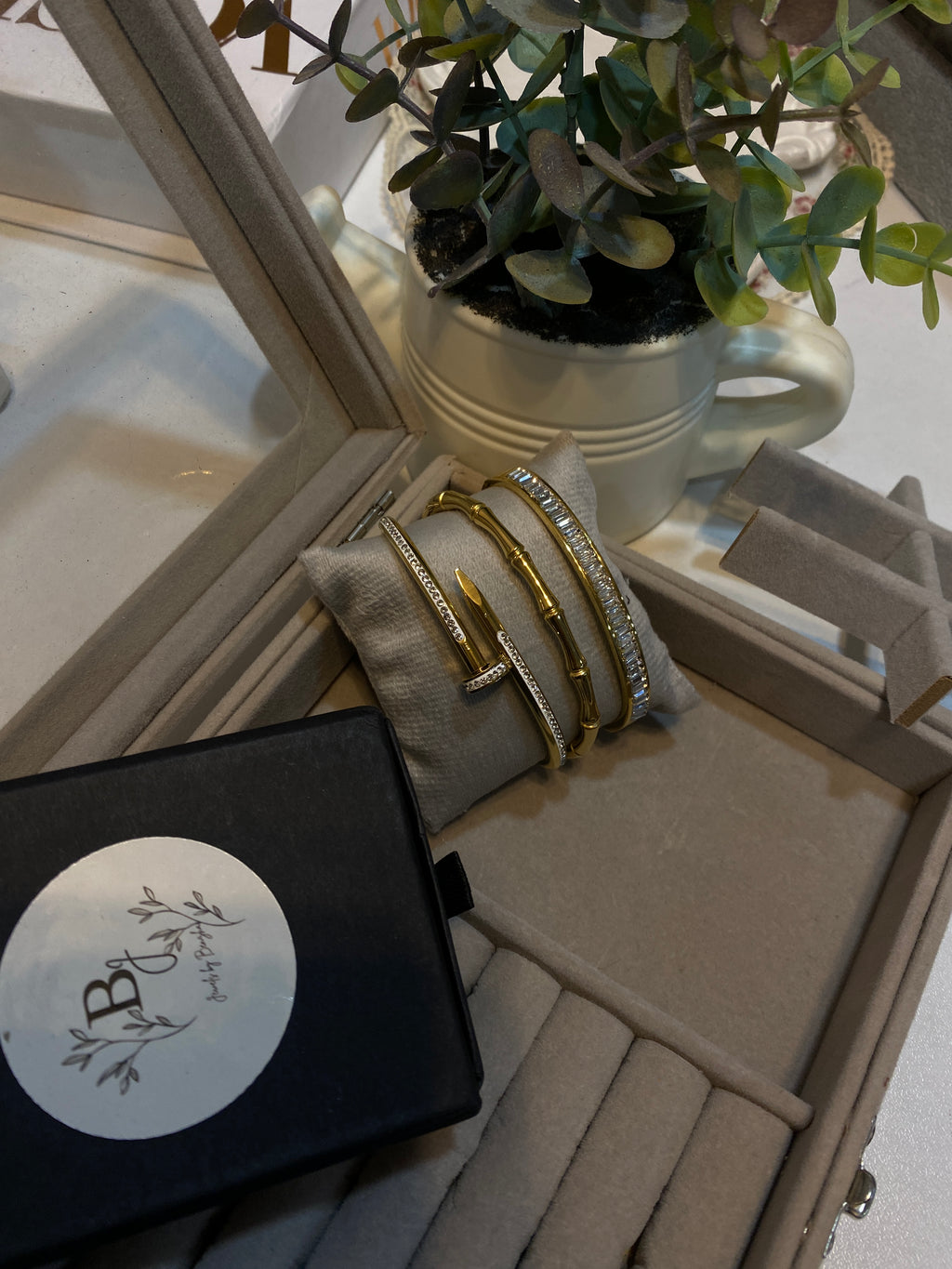 Set of 3 elegant handcuff stack